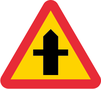 A29-1, Varning för vägkorsning där trafikanter på anslutande väg har väjningsplikt eller stopplikt